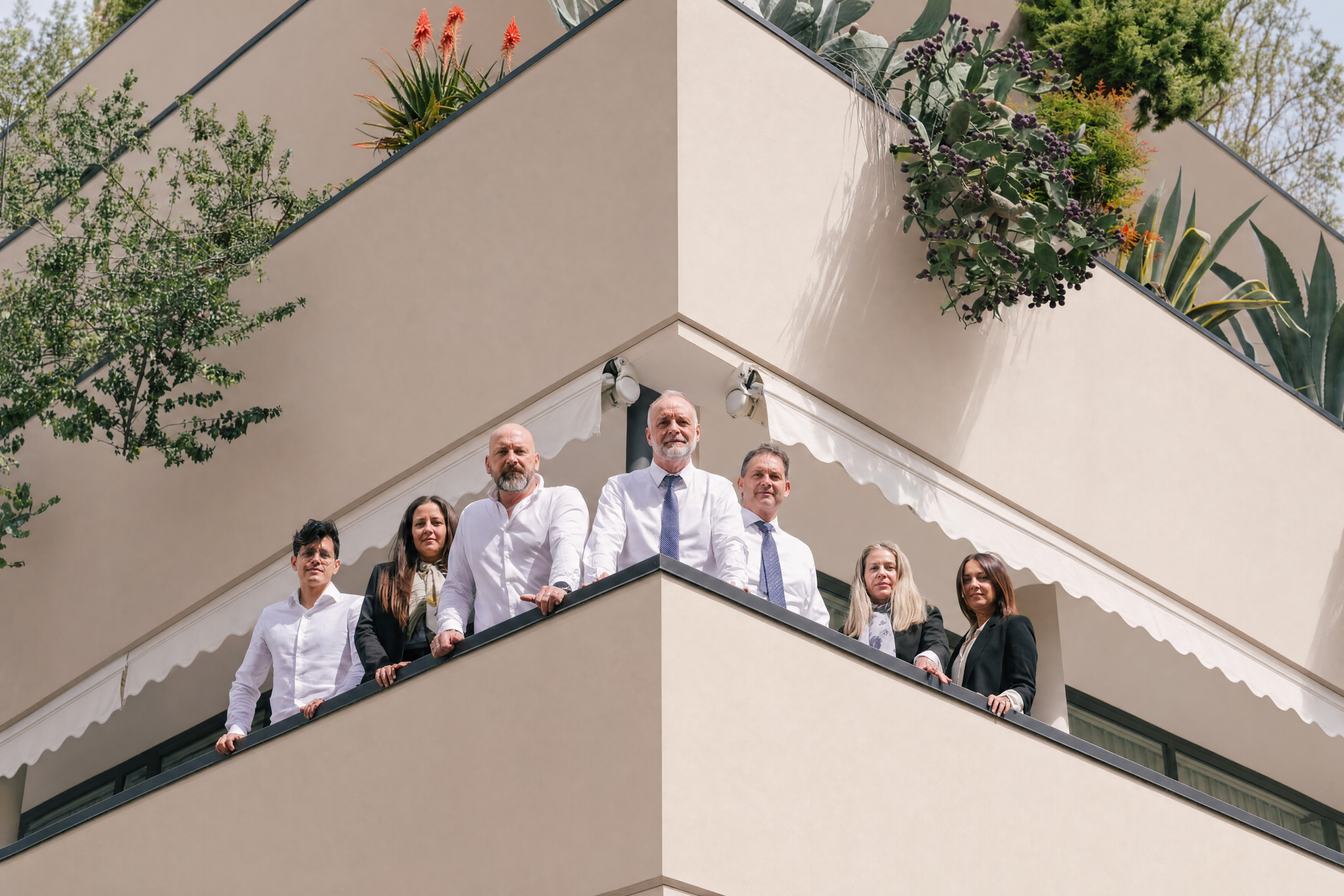 Team Studio Biondi sul balcone dello studio